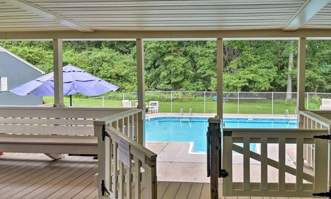 Weems Casa | 'The Oyster Bed' Retreat w/ Pool & Game Room