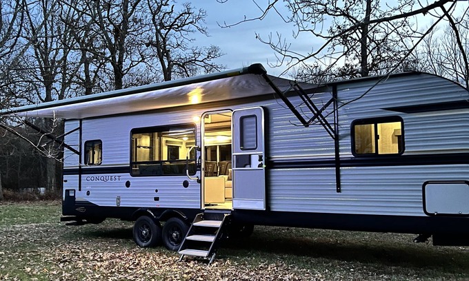 Linn Creek Casa | The Ozarks Travel Trailer Luxury