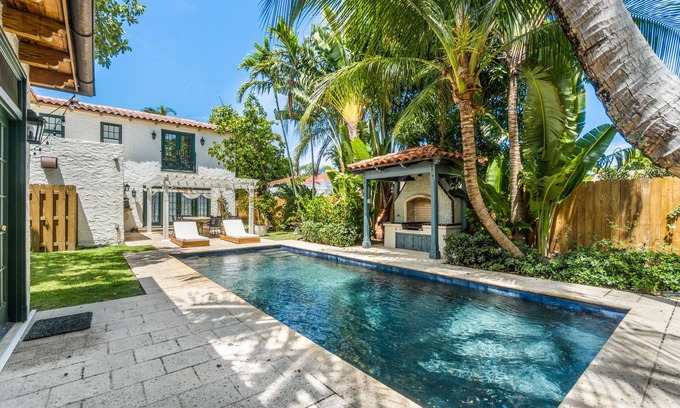 Southside Cabaña | The Palm Cottage