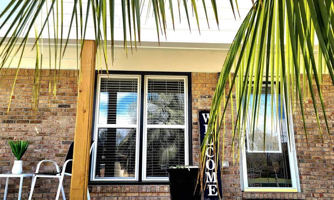 Columbus Casa | THE PALM OASIS RETREAT MOVIEROOM GAMEROOM MINS FROM FORT MOORE & DOWNTOWN AREA