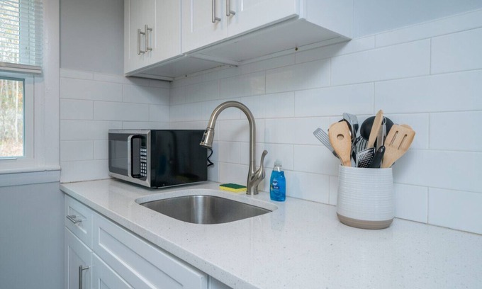 Old Mystic Apartamento | The Palmer Studio · Near Mystic, Casinos + USCGA
