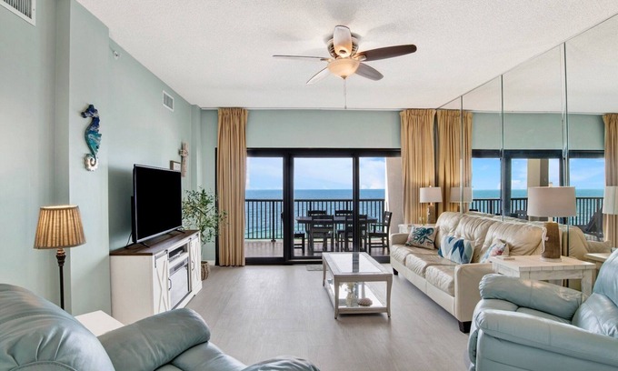 Orange Beach Condominio | The Palms 1014 | Spacious 2 bedroom OBA beach front condo!