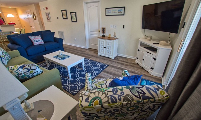 Rehoboth Beach Casa | The Palms * 2BR LUXURY CONDO w FREE POOL ACCESS - Sleeps 7