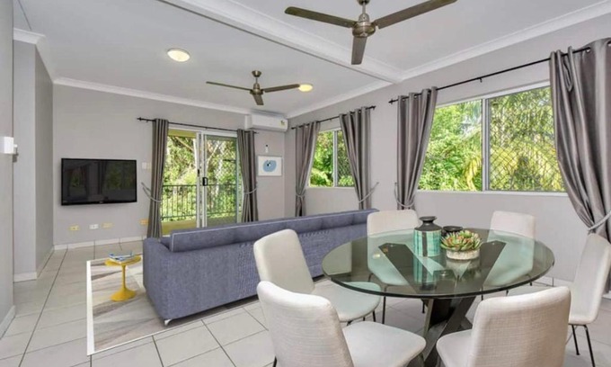 Gray Apartamento | The Palms 3 bedroom comfort in quiet court