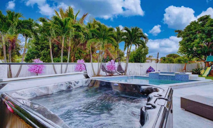 Ives Estates Casa | The Palms Getaway Villa