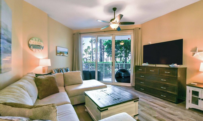 Indian Bayou Condominio | The Palms of Destin 2113 By Compass Resorts