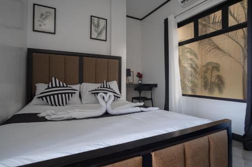 San Narciso Cama Y Desayuno | The Palms Resort & Bar