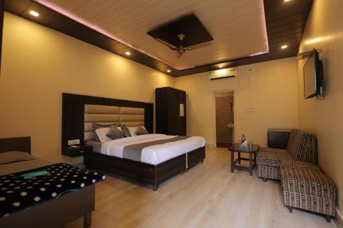 Mayapur Complejo | The Palms Resort By Crystona Hotels & Resorts