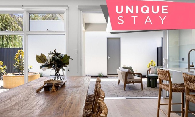 Glenelg North Apartamento | The Palmstone Collective - 4BR, Wifi, Parking