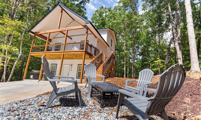 Westminster Cabina | The Panda Lakehouse - Charming 4 Bedroom Cabin in Lake Hartwell near Clemson