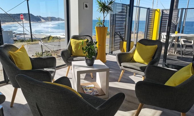 Quigney Beach Casa | The Paralian