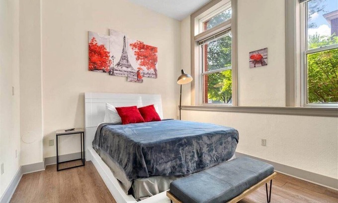 Kansas City Apartamento | The Paris Suite*Westport District