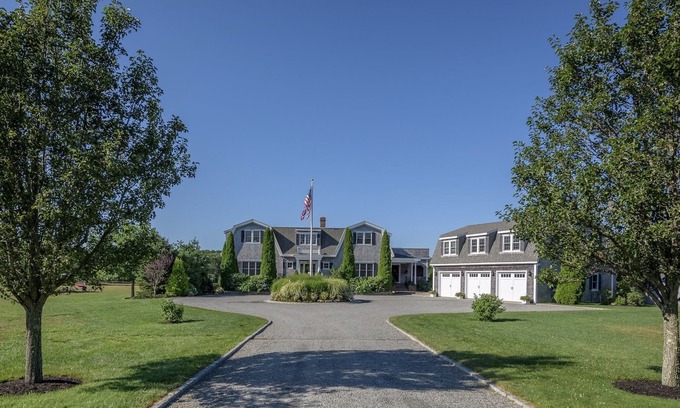 Vineyard Haven Casa | Espectacular finca en el viñedo de Martha! La escapada perfecta en Oak Bluffs w / piscina!