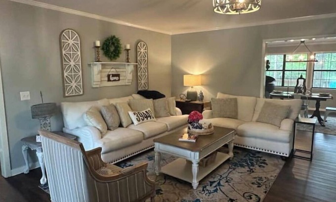 Laurel Casa | NEW LISTING! The Parker House-Stylish 3 Bedroom 2.5 miles to Downtown Laurel