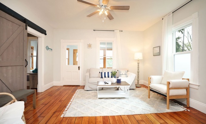 Oshkosh Casa | The Parkway Paddle: Walking distance to the lake