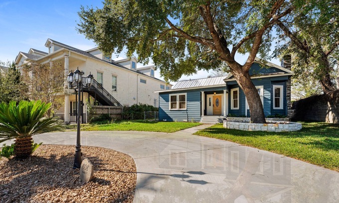 Seguin Casa | ❤ The Parlor House Getaway ❤ Long Term Available
