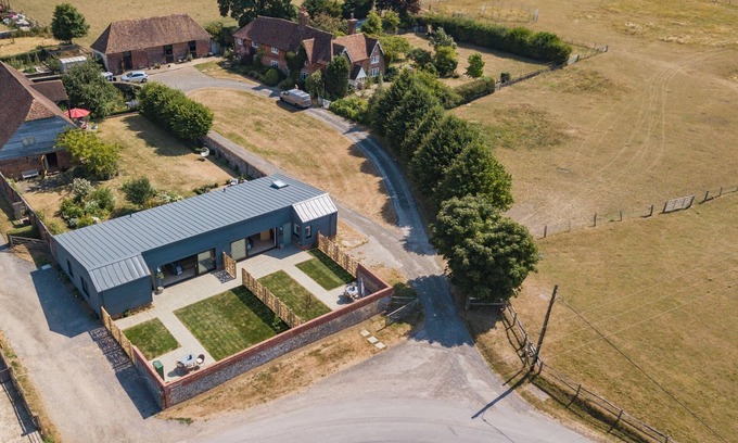 Ashford Cabaña | The Parlour - a holiday let that sleeps 4 guests in 2 bedrooms