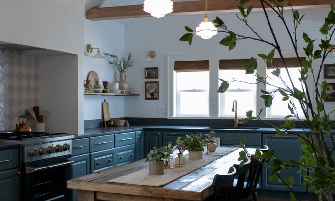 Urbana Casa | The Parlour House - 2 Blocks From Campus - 4BD 2BA