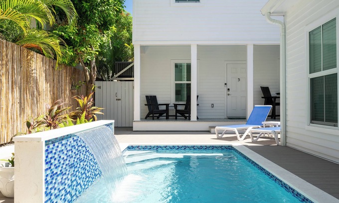 White Street Gallery District Casa | The Pathway To Paradise