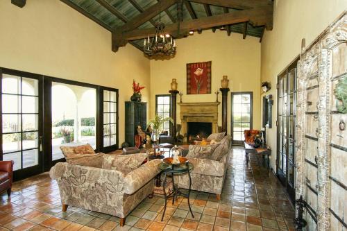 North Arroyo Casa | The Patrician Hollywood Universal