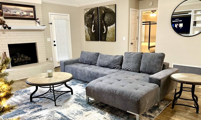 Olive Branch Casa | The Pavilion - Cozy 3BR w/ Two Car Garage In Great Neighborhood