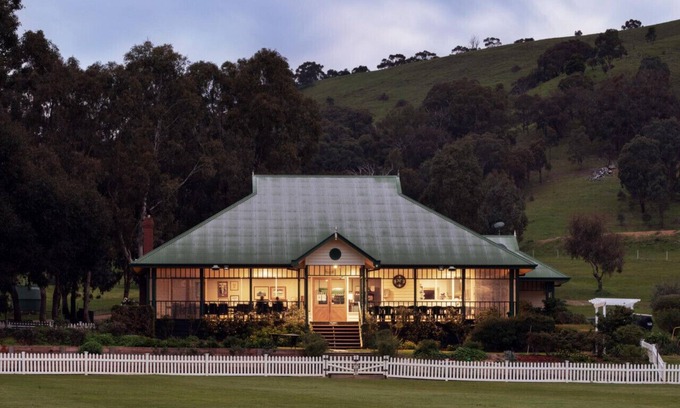 Strath Creek Cabina | The Pavilion Retreat at The Village Green