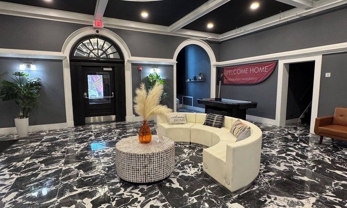 Midtown Apartamento | The Peace Palace! Fabulous 2-bedroom apartment, close to downtown Detroit.
