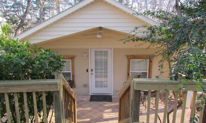 New London Cabaña | The Peaceful Cove Cottage - Badin Lake Home, Cottage and boat for rent!