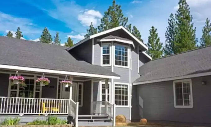 Susanville Casa | The Peaceful Escape: hiking, fishing, snow skiing. Sleeps 12