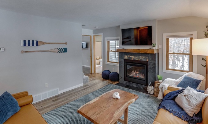 Pequot Lakes Casa | The Peaceful Nest Lakefront/ Beach/dock/ firepit/Pontoon rental/ pet friendly