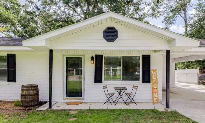 Pooler Casa | "The Peach" Family Friendly Oasis Pets Welcome