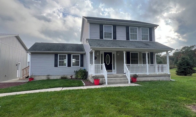 Jim Thorpe Casa | The Peak Escape - Jim Thorpe, 3 Bed, 3 bath home with private hot tub