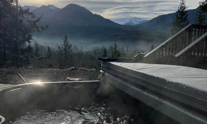 Packwood Cabina | The Peak: Hot tub + Mt. Views