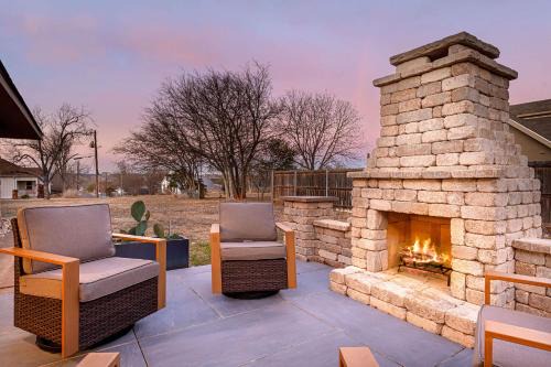 Fredericksburg Casa | The Pear - Fire Pit & Close to Main St