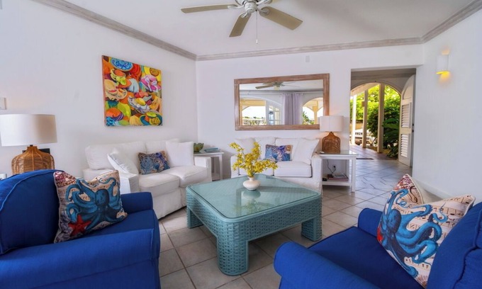 Douglas Condominio | The Pearl at Port St. Charles with beach, pool and club house access
