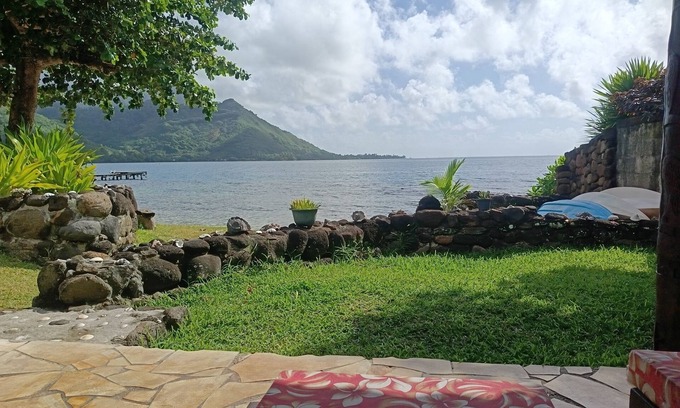Pihaena Casa | La Perla de Moorea Fare Honu Waterfront con su playa para una estancia romántica