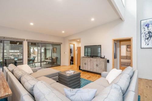 Mid America Casa | The Pedal Pad
