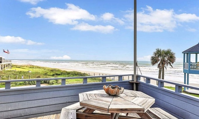 Pirates Beach Casa | The Pelican’s Nest- Beachfront Getaway