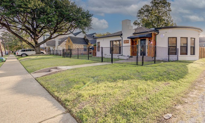 Old East Dallas Casa | The Peninsula - 1 Mile from Downtown Dallas, Texas