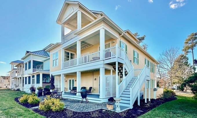 Long Neck Casa | The Peninsula house w/ indoor/outdoor pools, on-site golf & tennis/pickleball