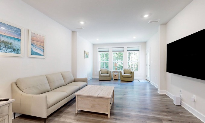 Long Neck Casa | The Peninsula townhome w/ indoor/outdoor pools, on-site golf & tennis/pickleball