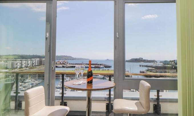 Plymouth Cabaña | THE PENTHOUSE, PHOENIX QUAY, family friendly in Plymouth