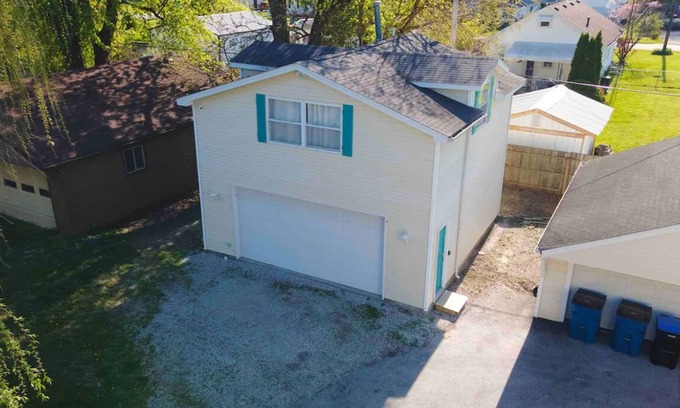 Oregon Casa | The Perch- 1 bedroom guest studio above garage