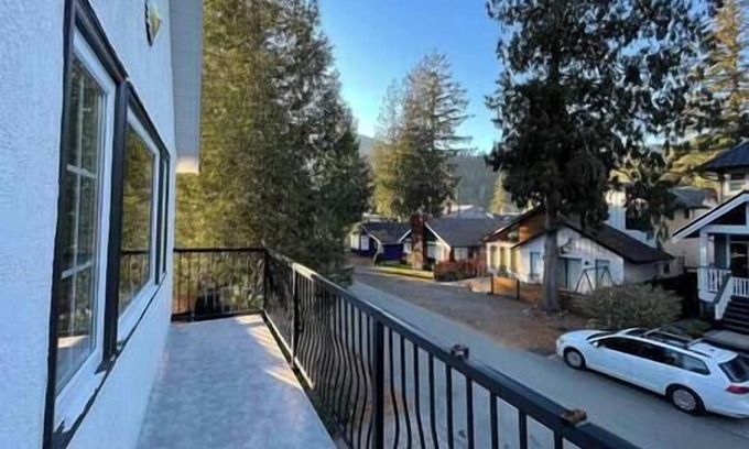 Cultus Lake Casa | "The Perch" @ Cultus Lake - Permit#24-301-021