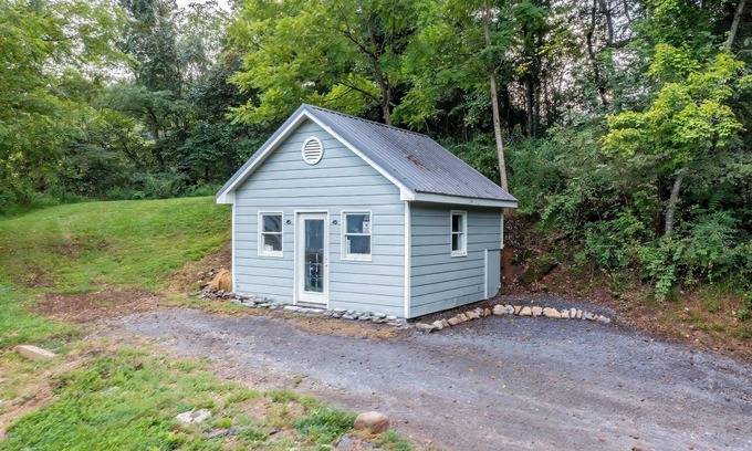 Lexington Cabaña | The Perch - whimsical cottage near lovely Lexington