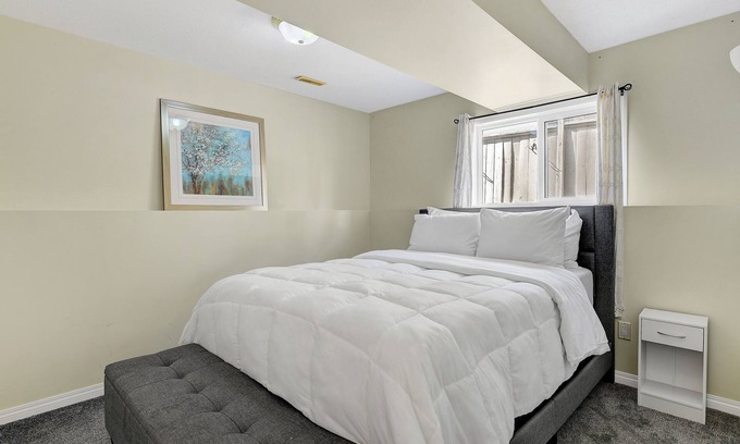 Grande Prairie Casa | The Perfect 5 Bed, 4 Baths, Mini gym, 2 Kitchens, 2 Living rooms