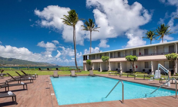 Kahului Casa | The Perfect Family Escape! 2 Roomy Units, Pets Allowed, Near Paukukalo Beach!