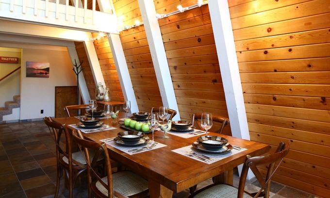 Truckee Cabina | ¡La casa de vacaciones familiar perfecta con bañera de hidromasaje!