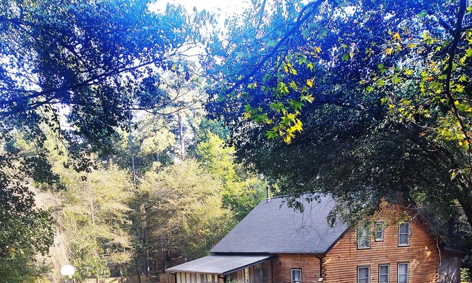Jonesboro Cabina | The Perfect Get-away!