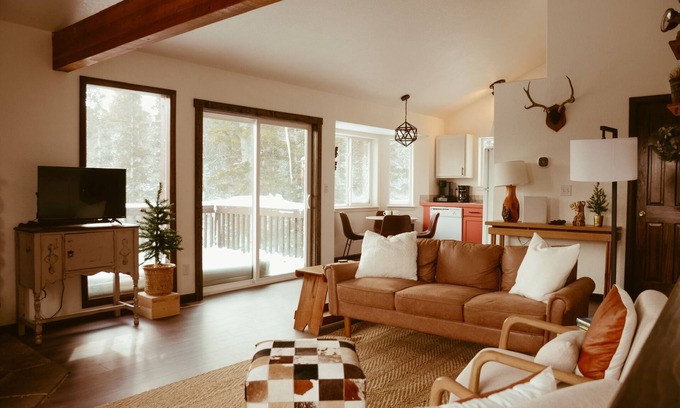 Valley of the Sun Casa | The Perfect Getaway Cabin- Mt. Views- Wood Stove